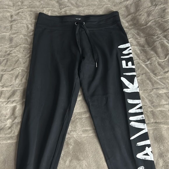 Calvin Klein - Picture 2 of 7